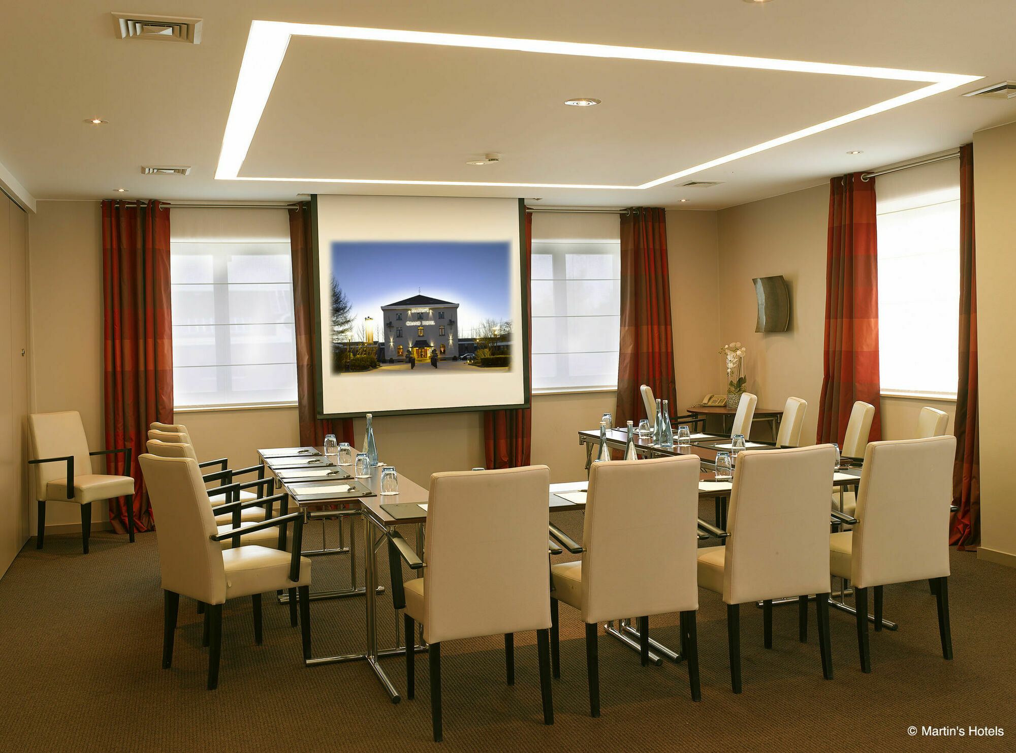 Van Der Valk Waterloo Exterior foto